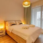 Apartman Inspiration Station - My Joyful, Cosy&inviting - Smart Thermostat - Private Parking - Ior Park - Long Term Price Cuts *