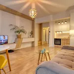 Inspiration Station - My Joyful, Cosy&inviting - Smart Thermostat - Private Parking - Ior Park - Long Term Price Cuts *