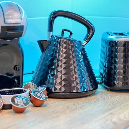 Inspiration Station - My Joyful, Cosy&inviting - Smart Thermostat - Private Parking - Ior Park - Long Term Price Cuts *