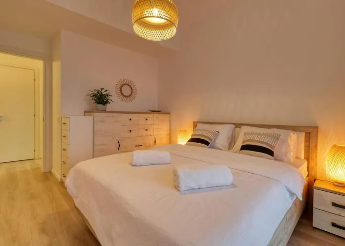 Inspiration Station - My Joyful, Cosy&inviting - Smart Thermostat - Private Parking - Ior Park - Long Term Price Cuts Апартаменти